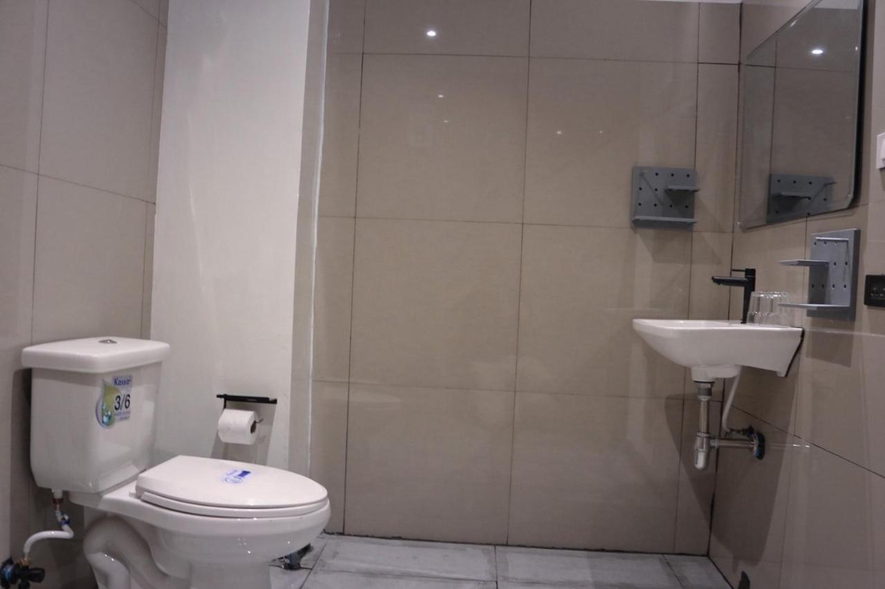 Nato House Ekkamai Aparthotel Bangkok Bagian luar foto