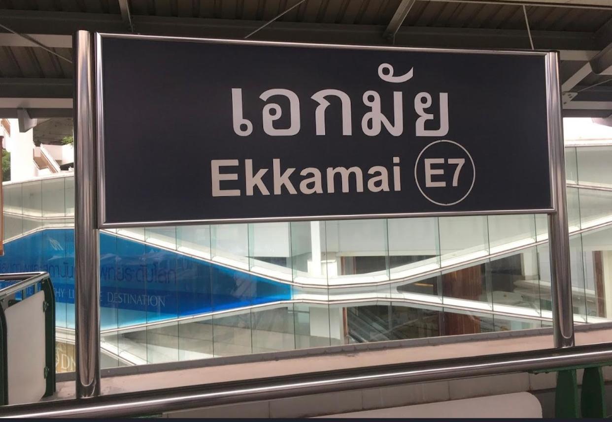 Nato House Ekkamai Aparthotel Bangkok Bagian luar foto